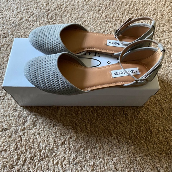 Steve Madden Maia Grey Suede Ballet Ankle Strap Flat Size 7 - Picture 4 of 7